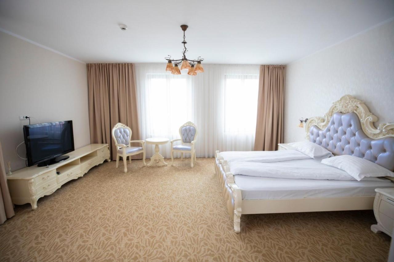 Caransebeş Regal Ballroom מראה חיצוני תמונה