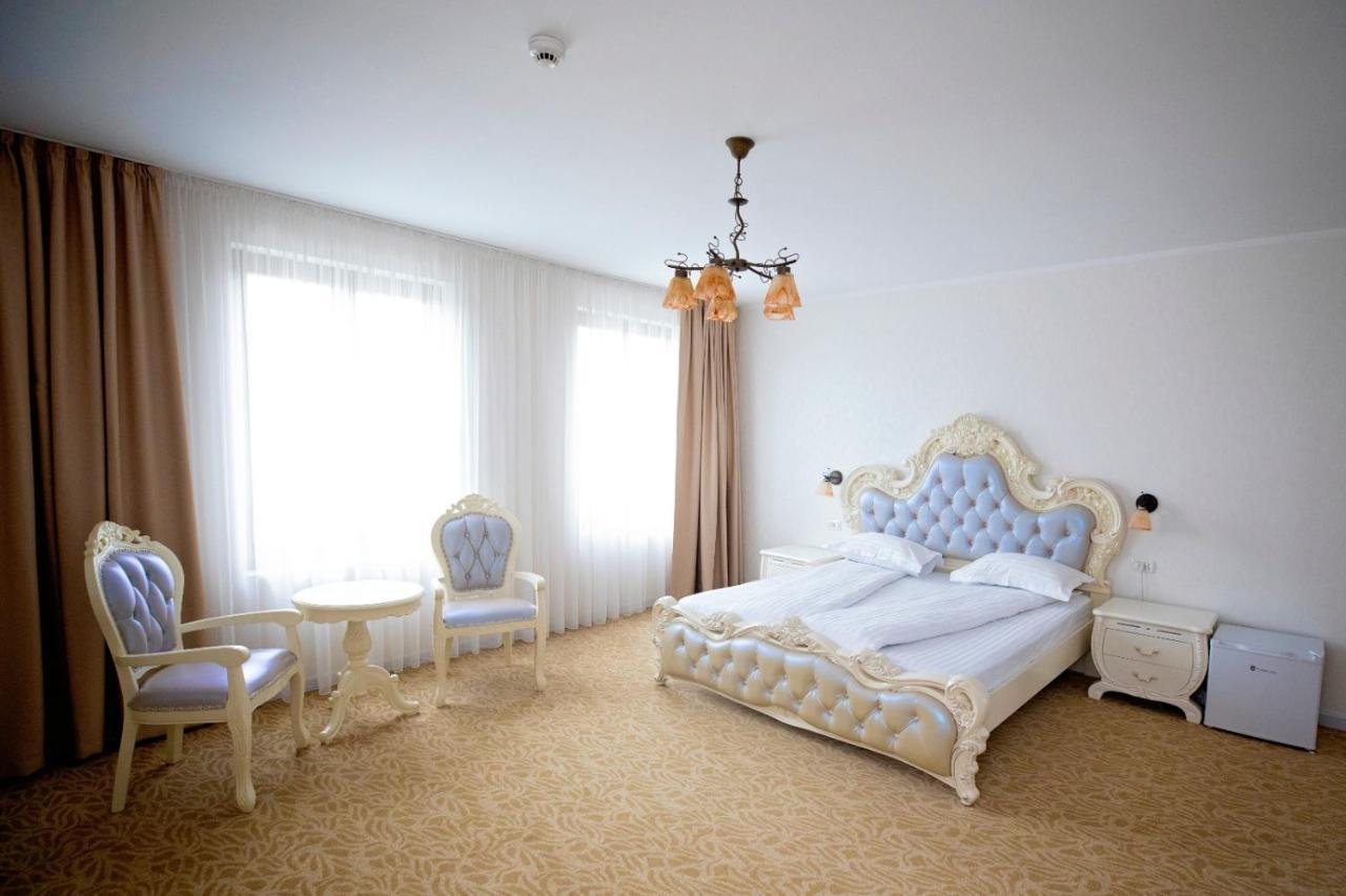 Caransebeş Regal Ballroom מראה חיצוני תמונה