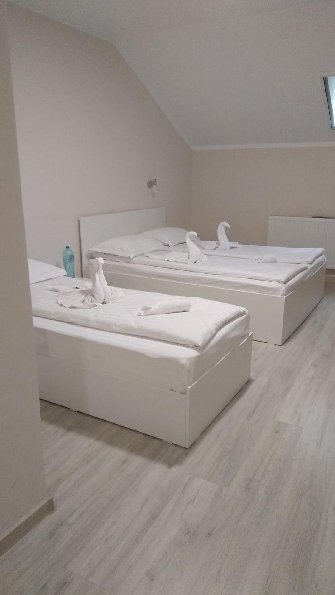 Caransebeş Regal Ballroom מראה חיצוני תמונה