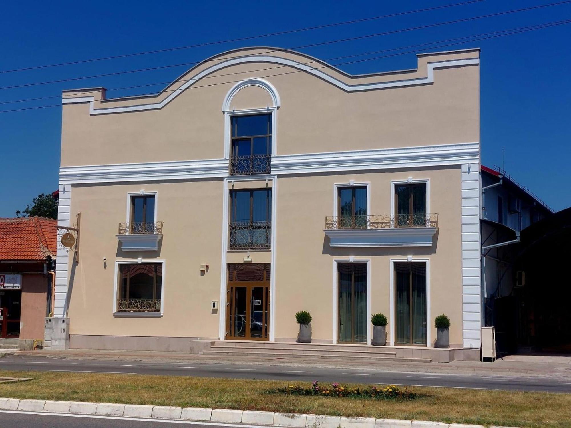 Caransebeş Regal Ballroom מראה חיצוני תמונה